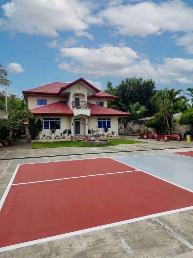Pikol Haus pickleball court